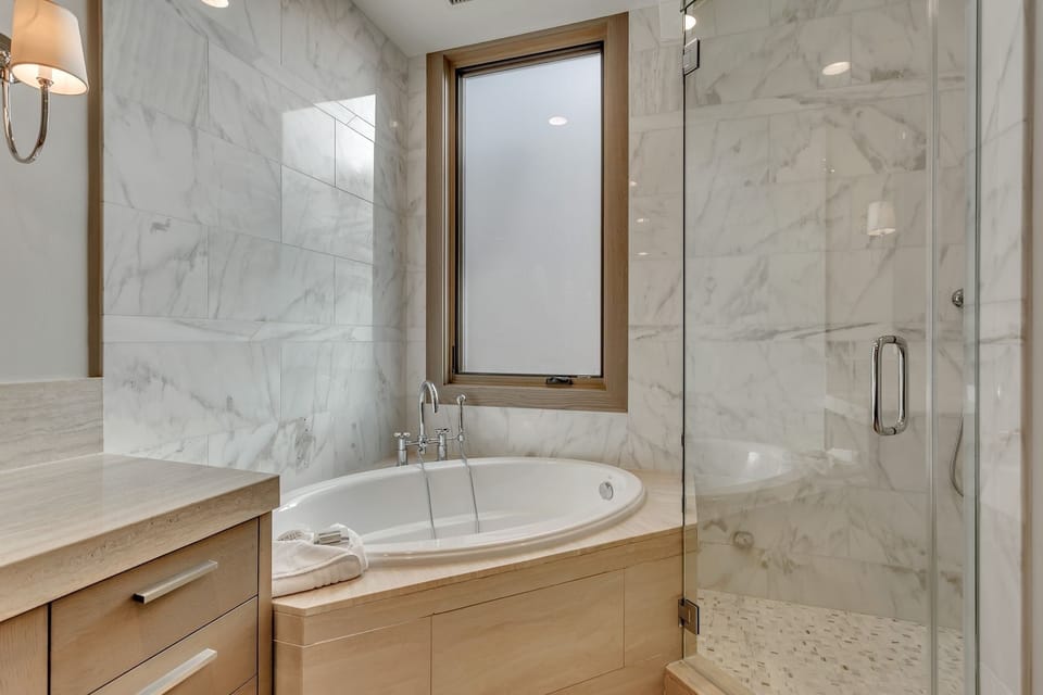 Tub, Bathtub, Indoors, Room, Bathroom
