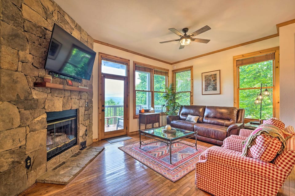 Burnsville Vacation Rental | 3BR | 3BA | Stairs Required | 1,721 Sq Ft