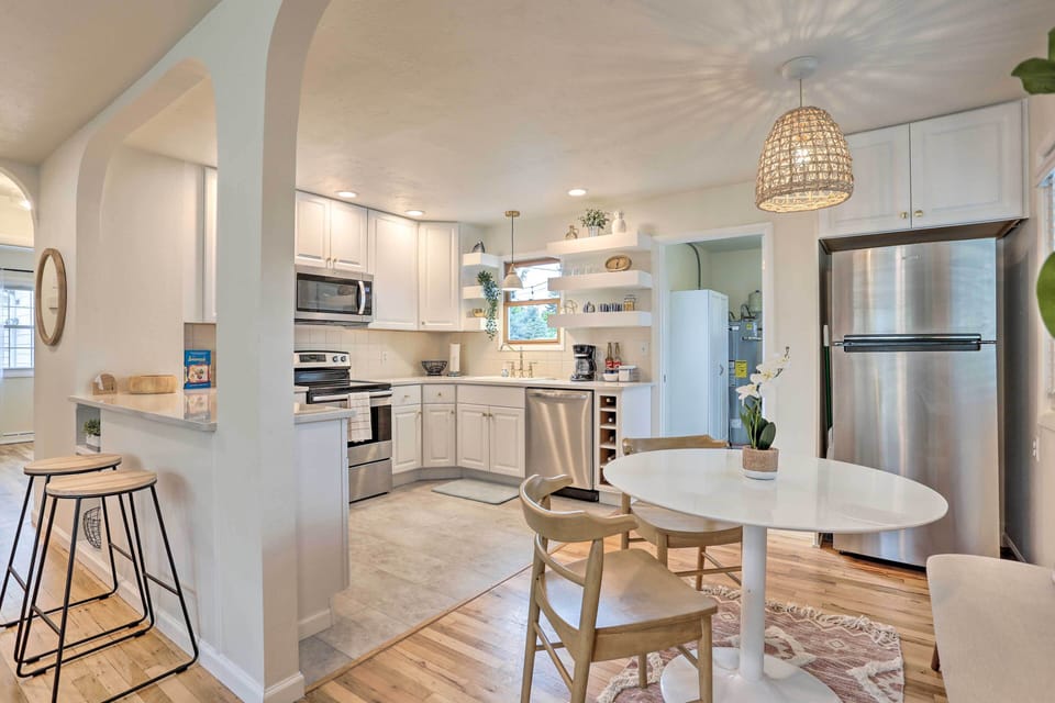 Dining Area | Dishware & Flatware Provided