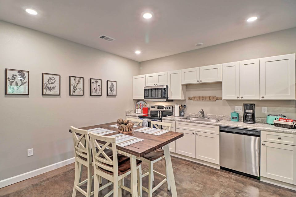 Kitchen | Fully Equipped | Coffee Maker | Cooking Basics | Dishware/Flatware