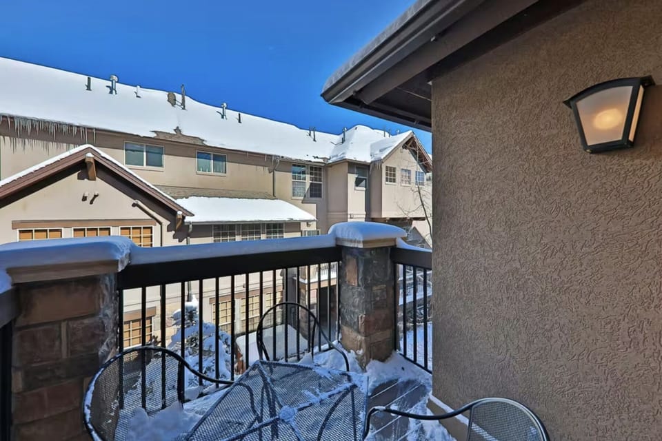 Private Balcony with Seating for 4