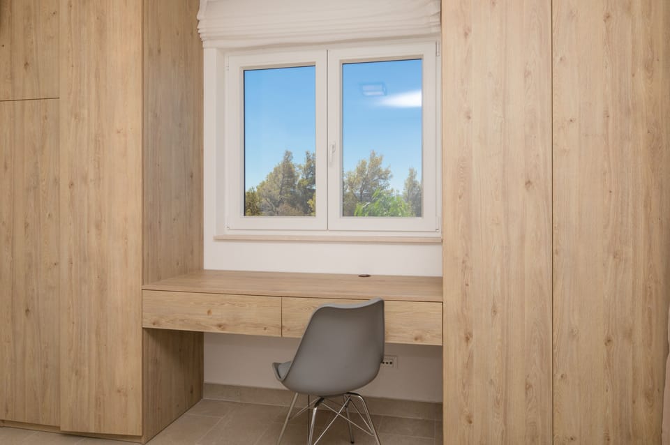 room facing the sea