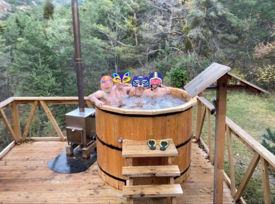 Outdoor spa tub