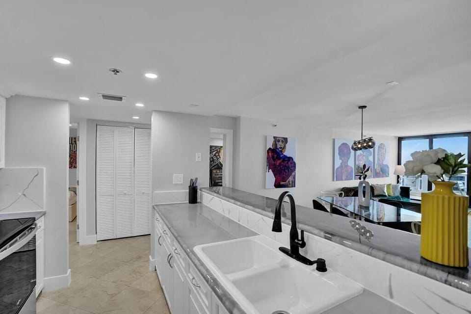 Fully equipped kitchen with washer/dryer, seating at kitchen counter