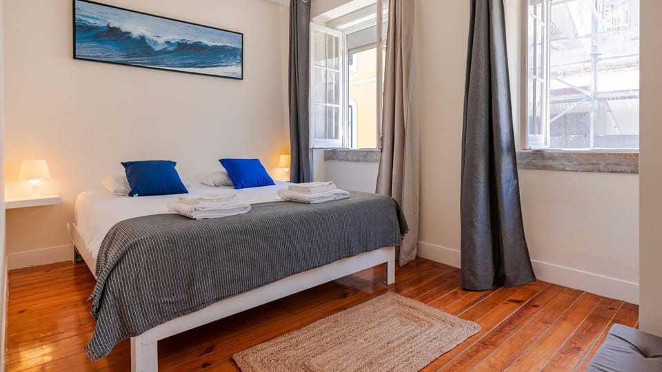This spacious bedroom can accommodate up to 2 people, displaying a queen sized and comfortable bed #spacious #comfortable #lsibon #airbnb