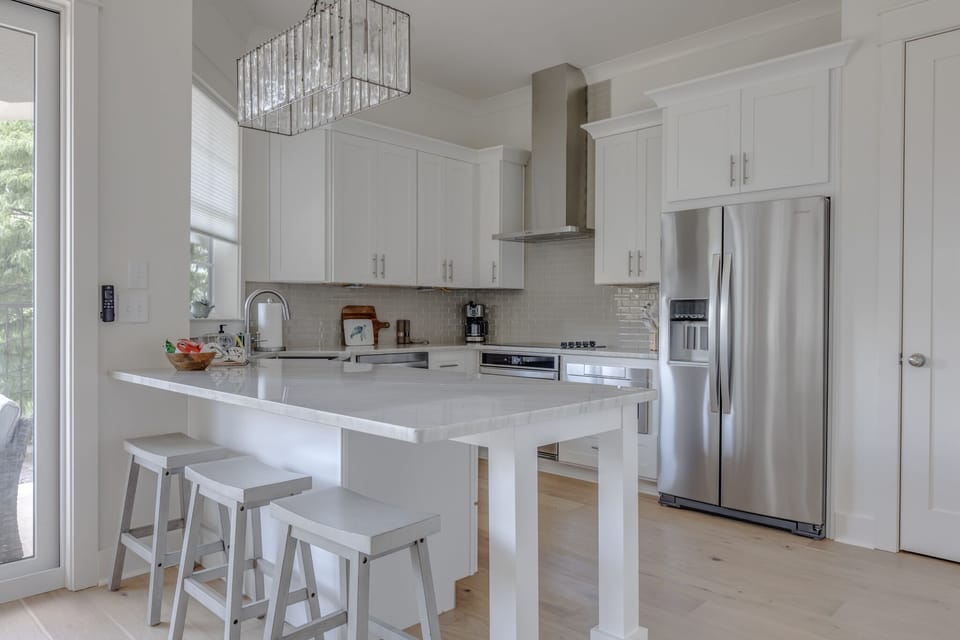 Fully stocked kitchen with everything you will need!
