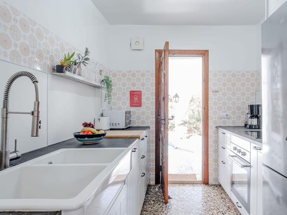 Kitchen, Countertop, Interior Design, Flooring, Kitchen Sink, Sink, Tap, Plumbing Fixture, Home, Cabinetry