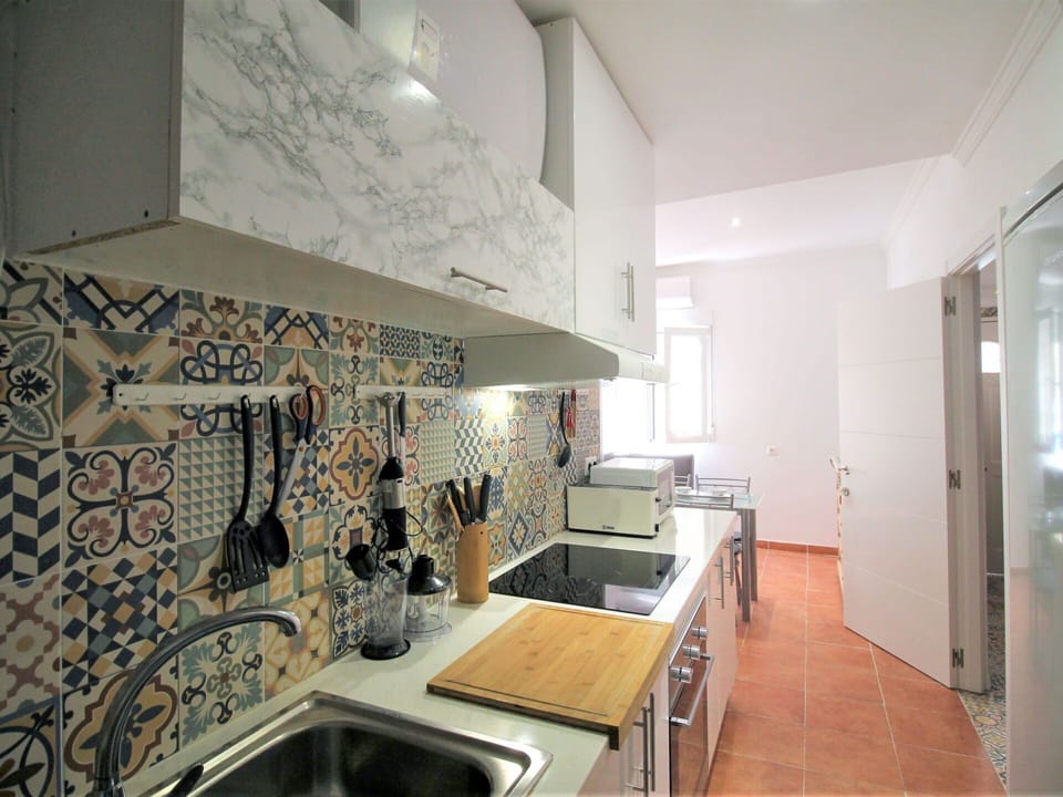 Cabinetry, Sink, Building, Gas Stove, Kitchen, Kitchen Appliance, Kitchen Stove, Countertop, Tap, Wood