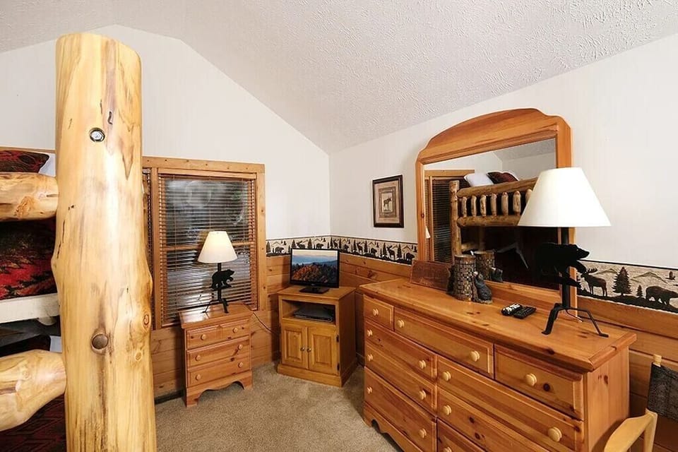One of Yeti Lodge's comfy bedrooms