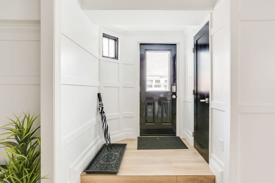 TWIN rollaway bed inside the closet w/linen!