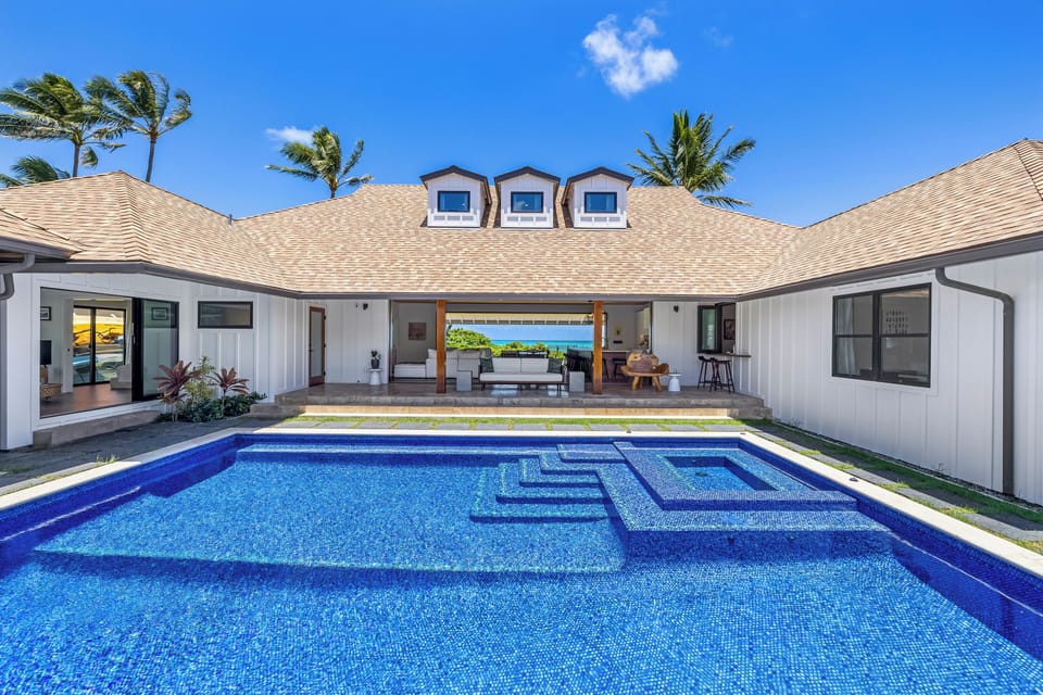 Welcome to unparalleled luxury, where every detail offers a sublime taste of an exquisite Hawaiian vacation.