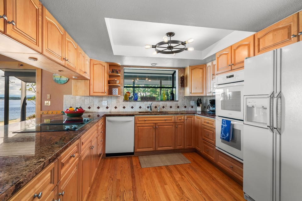 Cupboards/drawers filled with amenities you'll need for meal prep and serving