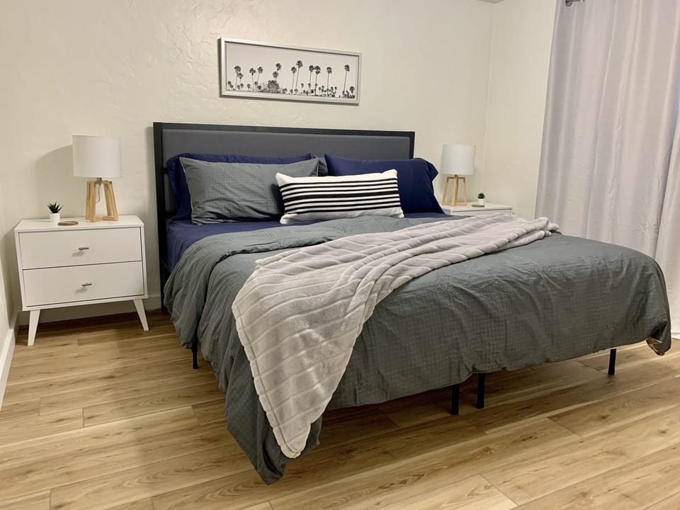 Bedroom 1 - King bed