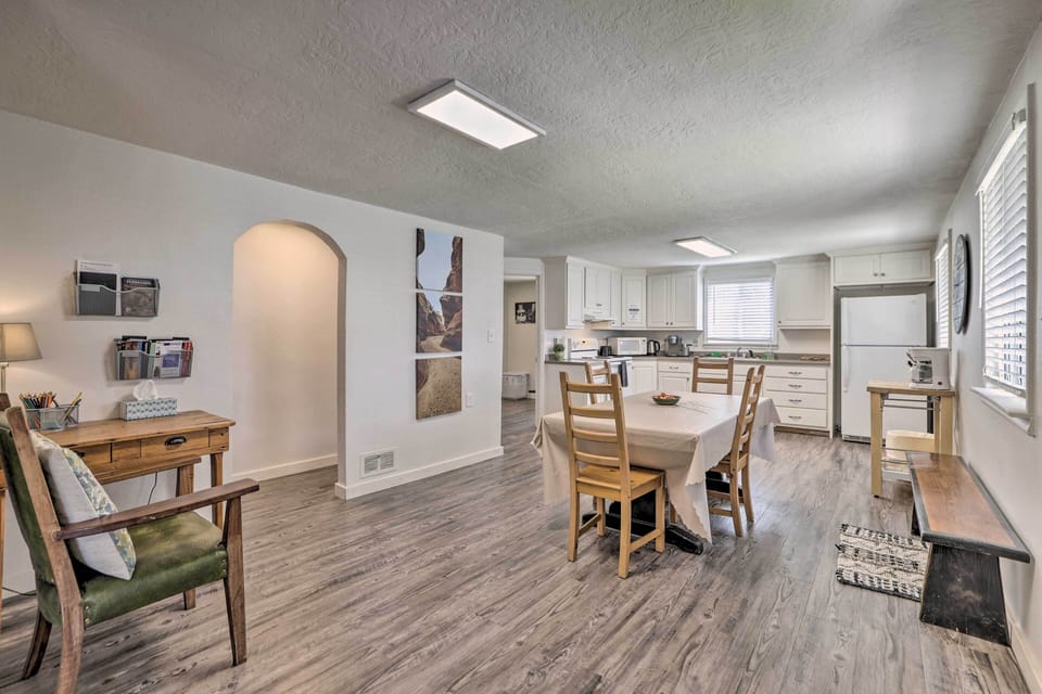 Dining Area | Dishware & Flatware Provided