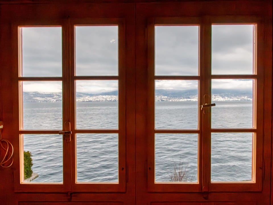 Wood, Sea, Ocean, Sunlight, Wood Stain, Hardwood, Glass, Varnish, Daylighting, Sound