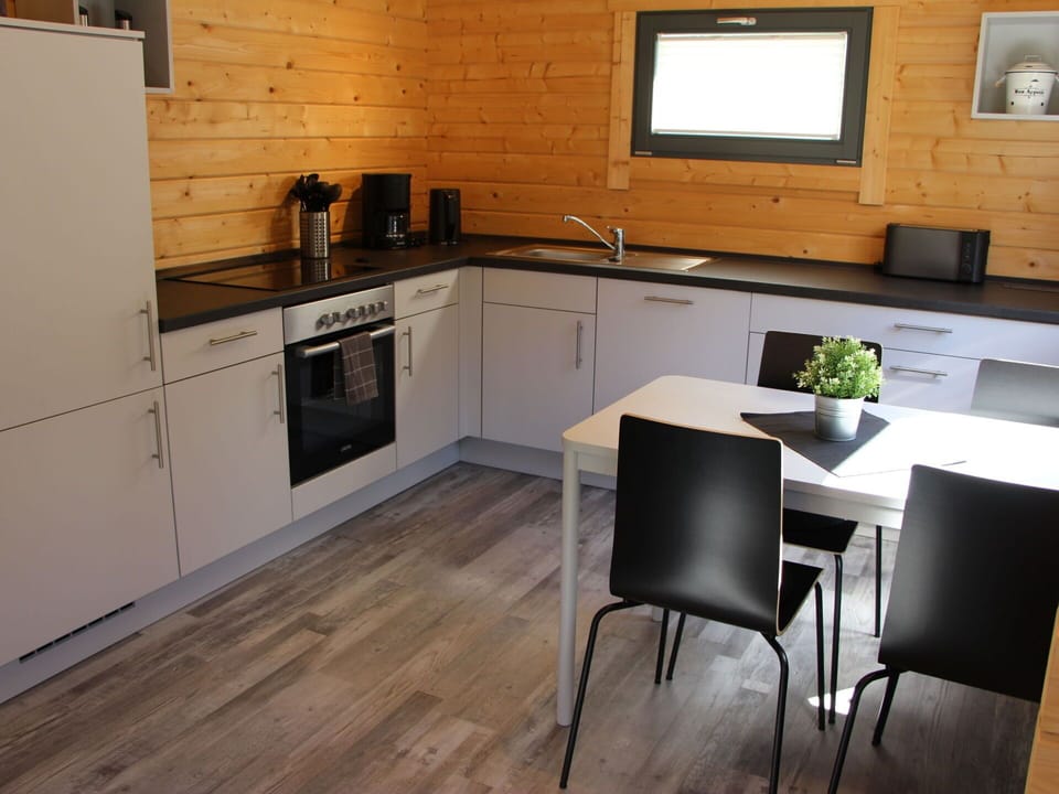 Plant, Plant Community, Vehicle, Sky, Car, Tree, Grass, Vegetation, Land Lot