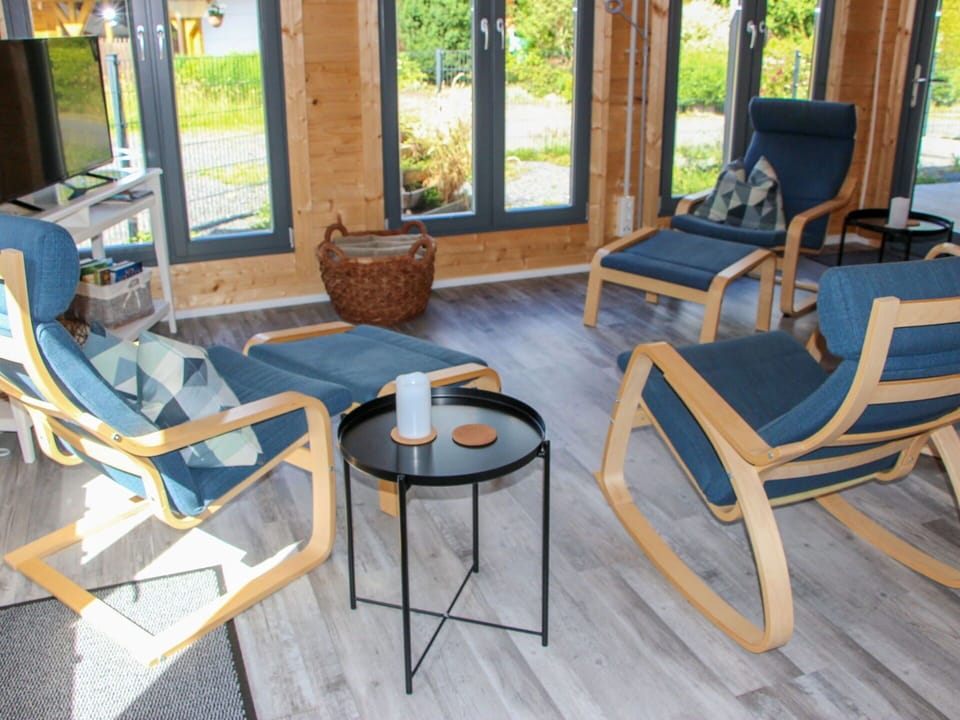 Plant, Plant Community, Vehicle, Sky, Car, Tree, Grass, Vegetation, Land Lot