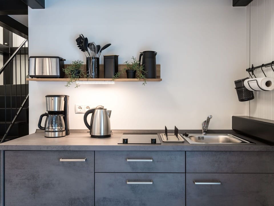 Cabinetry, Kitchen Sink, Countertop, Property, Tap, Sink, Plant, Kitchen, Kitchen Stove, Wood