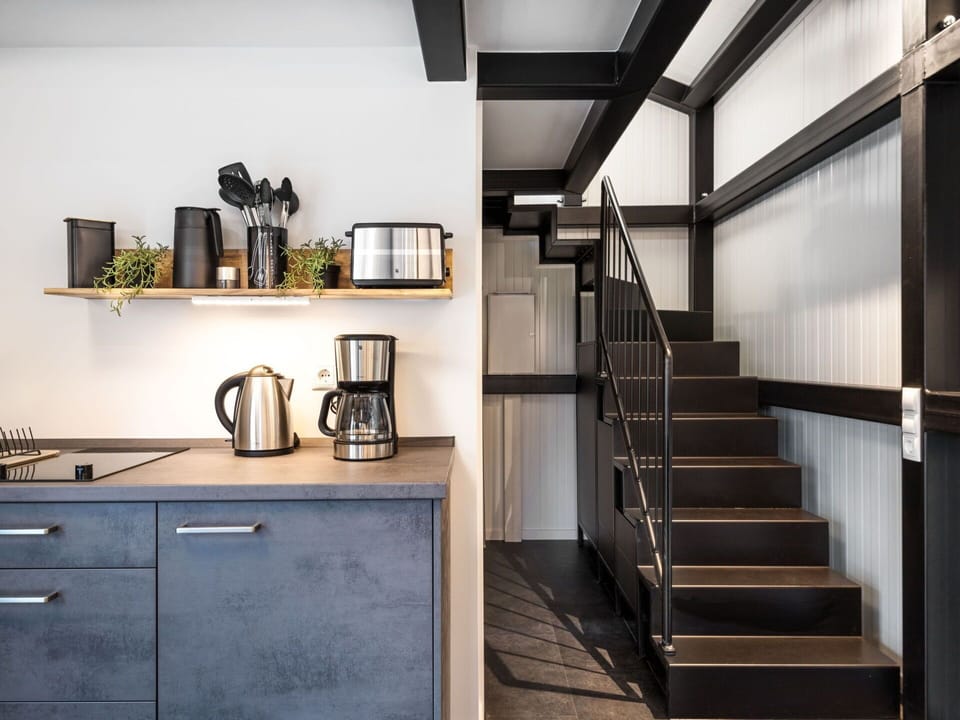 Cabinetry, Tableware, Building, Shelf, Stairs, Wood, Countertop, Interior Design, Shelving, Architecture