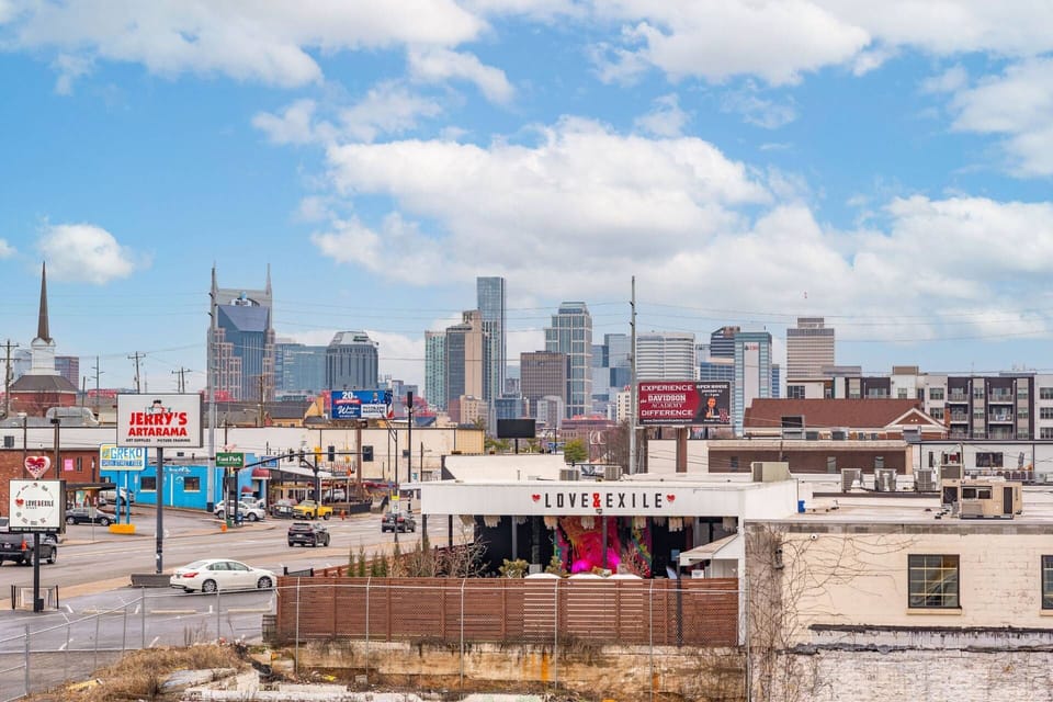 1.5 miles from Lower Broadway