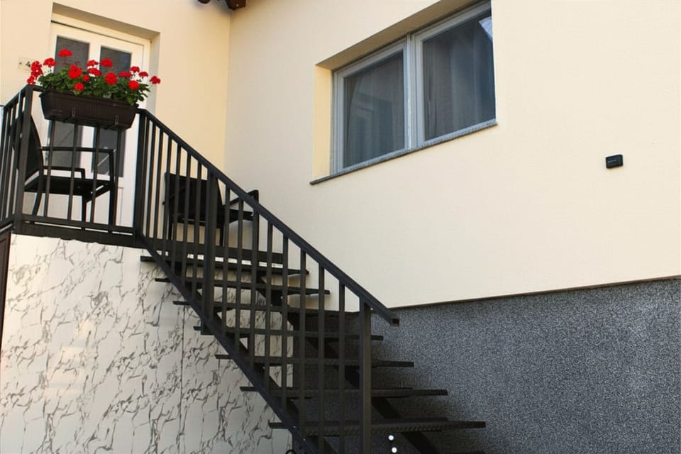 Private entrance with sitting area.
