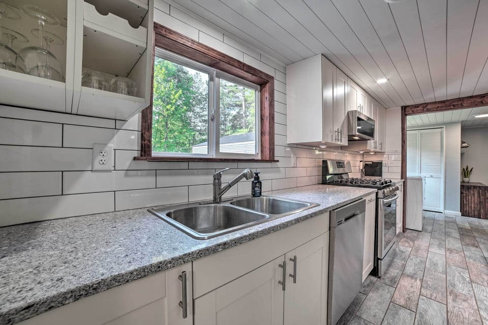 Kitchen | Coffee Maker | Crockpot | Wine Glasses | Toaster