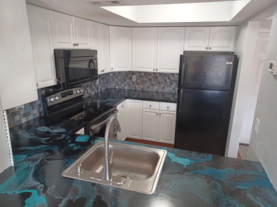 Stunning kitchen that definitely has an "I'm on vacation feel!"