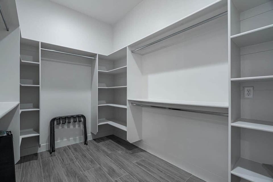 Grand master closet