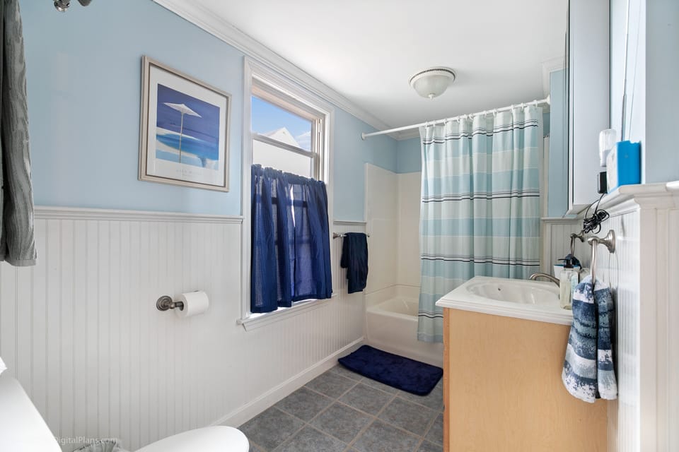 Large downstairs bathroom