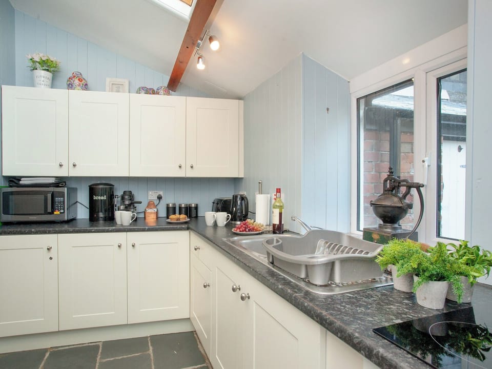 Kitchen area | Mews Cottage, Tintagel