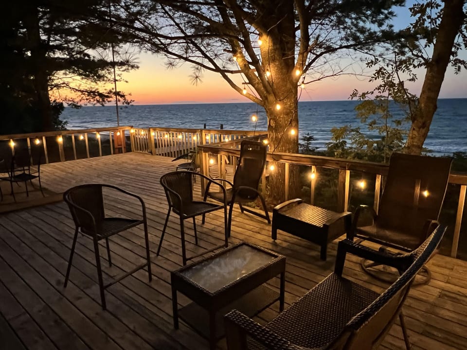 Huge deck overlooking Superior (now fully enclosed, dog friendly) 