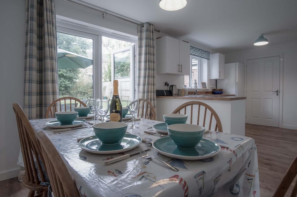 Maes Yr Odyn - 3 Bedroom Holiday Home - Narberth (22670)