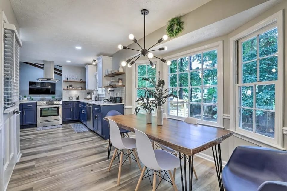 Additional Dining Room 