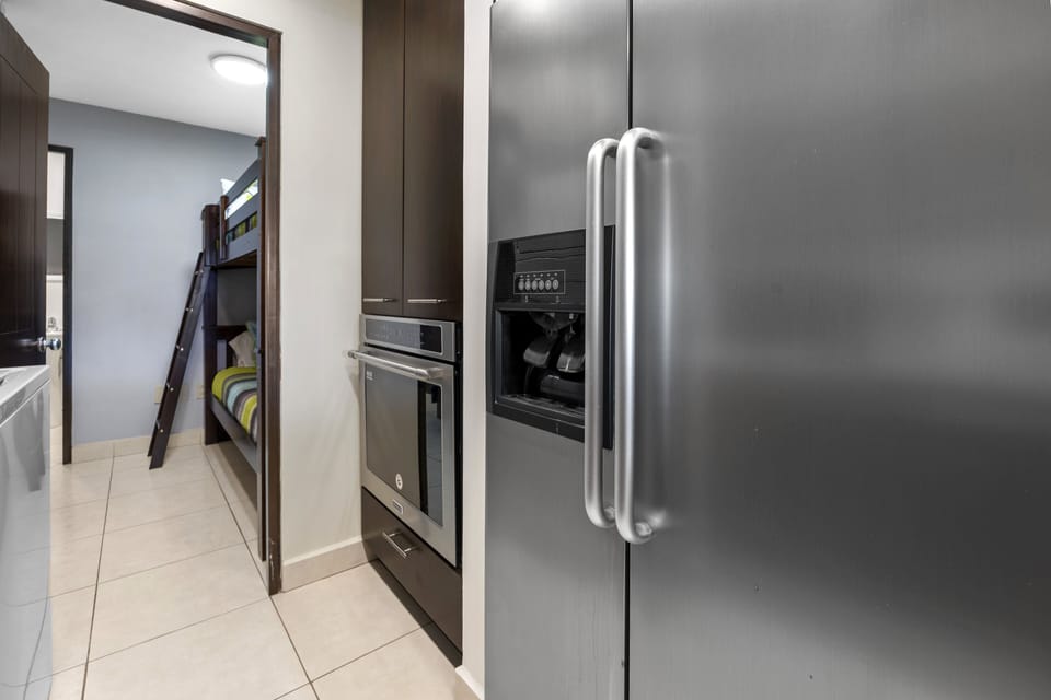 And a 30" convection oven...ovens are a rare find among most condos in the area!