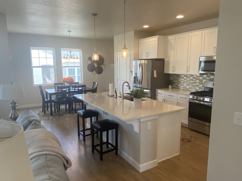 Kitchen and dining room area.