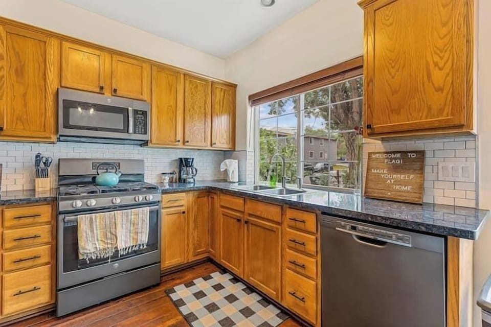 NEW LISTING, Enchanting 2-bdrm, Downtown/NAU
