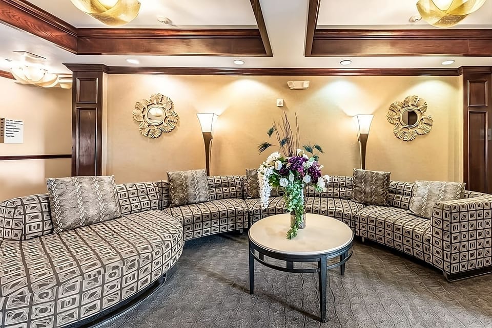 Check in smoothly at the welcoming front desk and lobby.