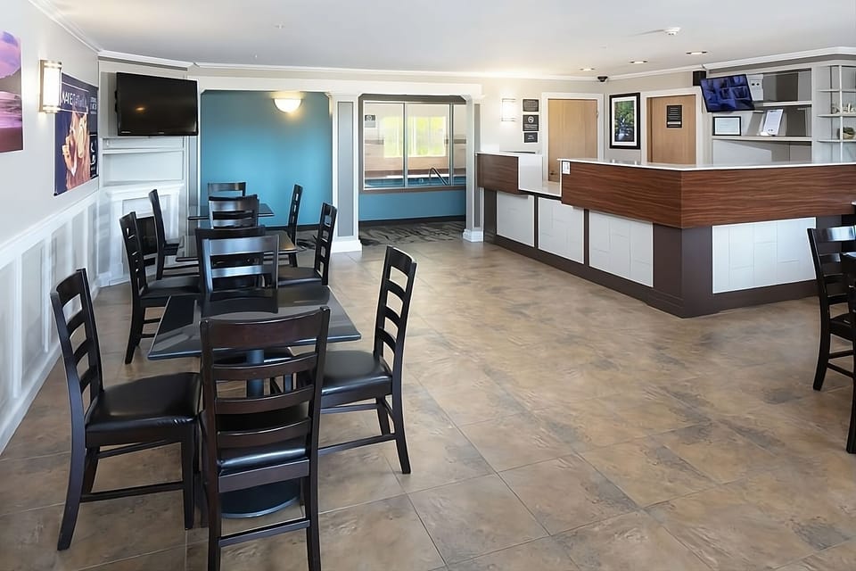 Gather for breakfast with fresh coffee and plenty of seating.