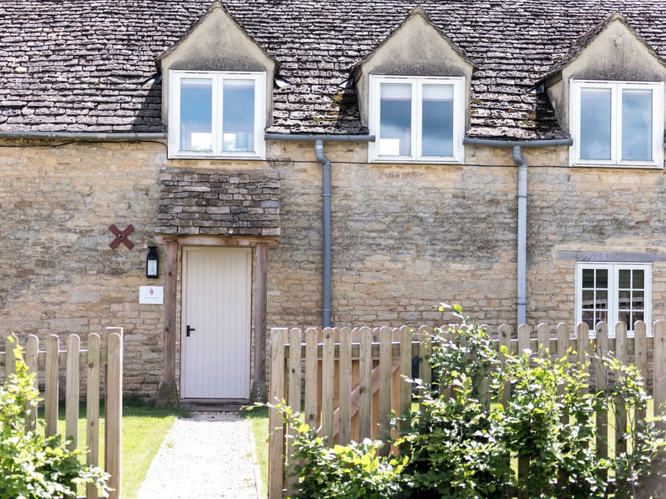 Characterful stone-built holiday home | The Long Barn - Crucis, Ampney Crucis, near Cirencester