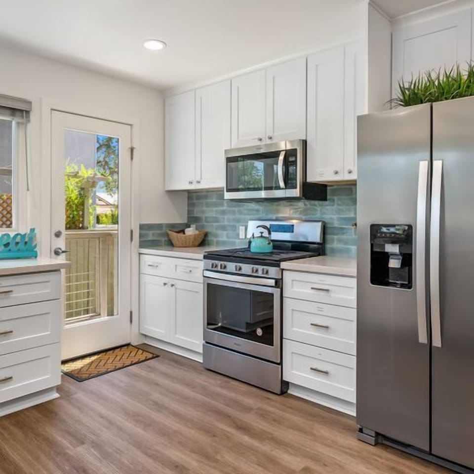 Fully stocked kitchen. Cook or order in.