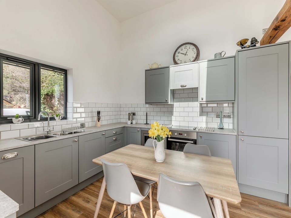 Kitchen/diner | Shutlingsloe - Higher Capstone Farm Cottages, Mellor, near Marple