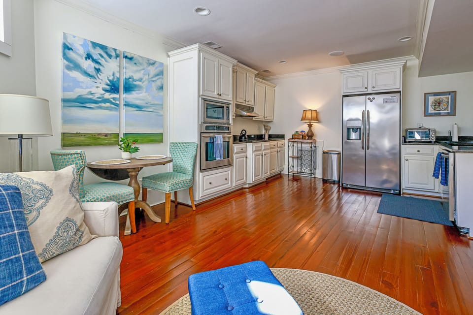Living area to kitchen area
