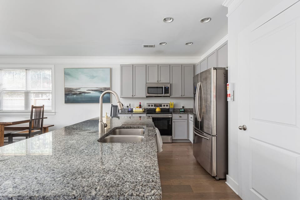 Spacious kitchen that comes fully equipped to make and enjoy all your meals.