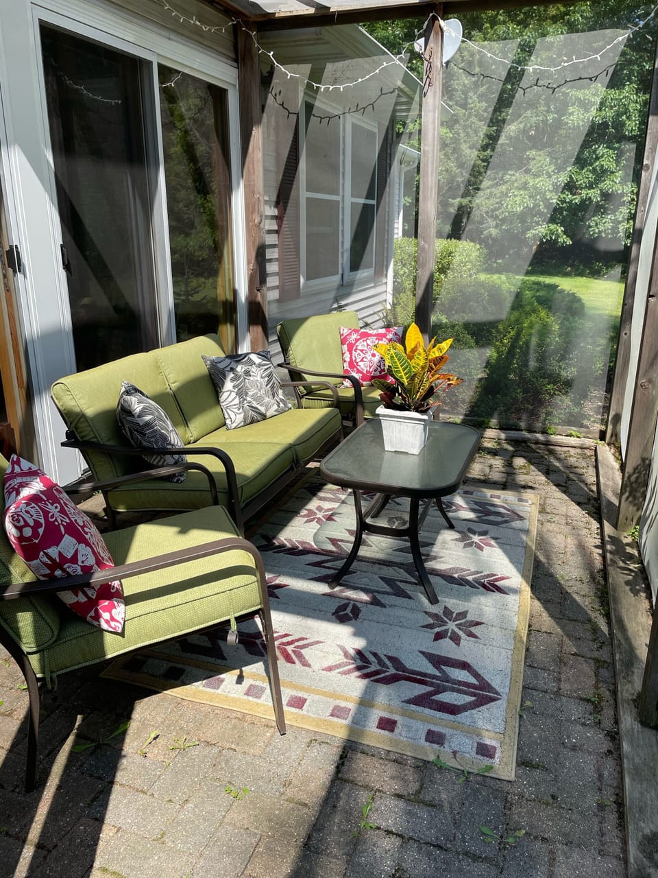 Screen porch with access from den
