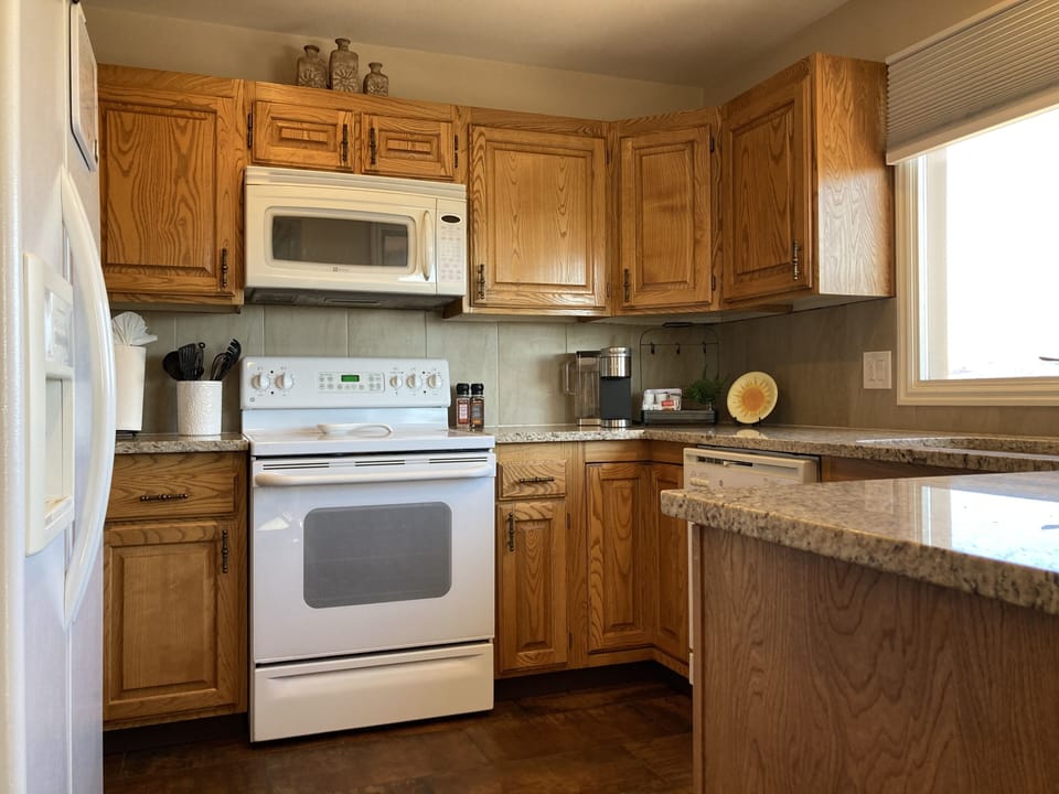 Fully stocked kitchen. Several spices available. 