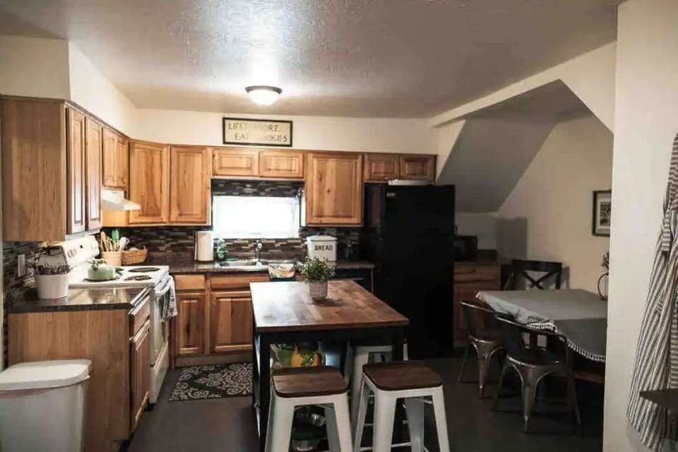 Full kitchen with dining nook
