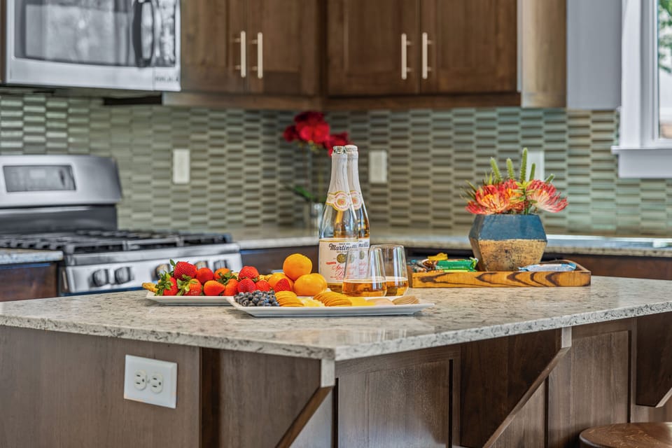 420 Fully stocked Kitchen