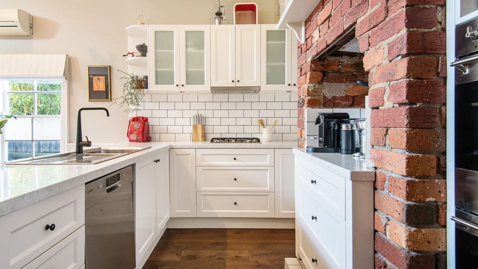 Fully equipped kitchen including Nespresso machine 
