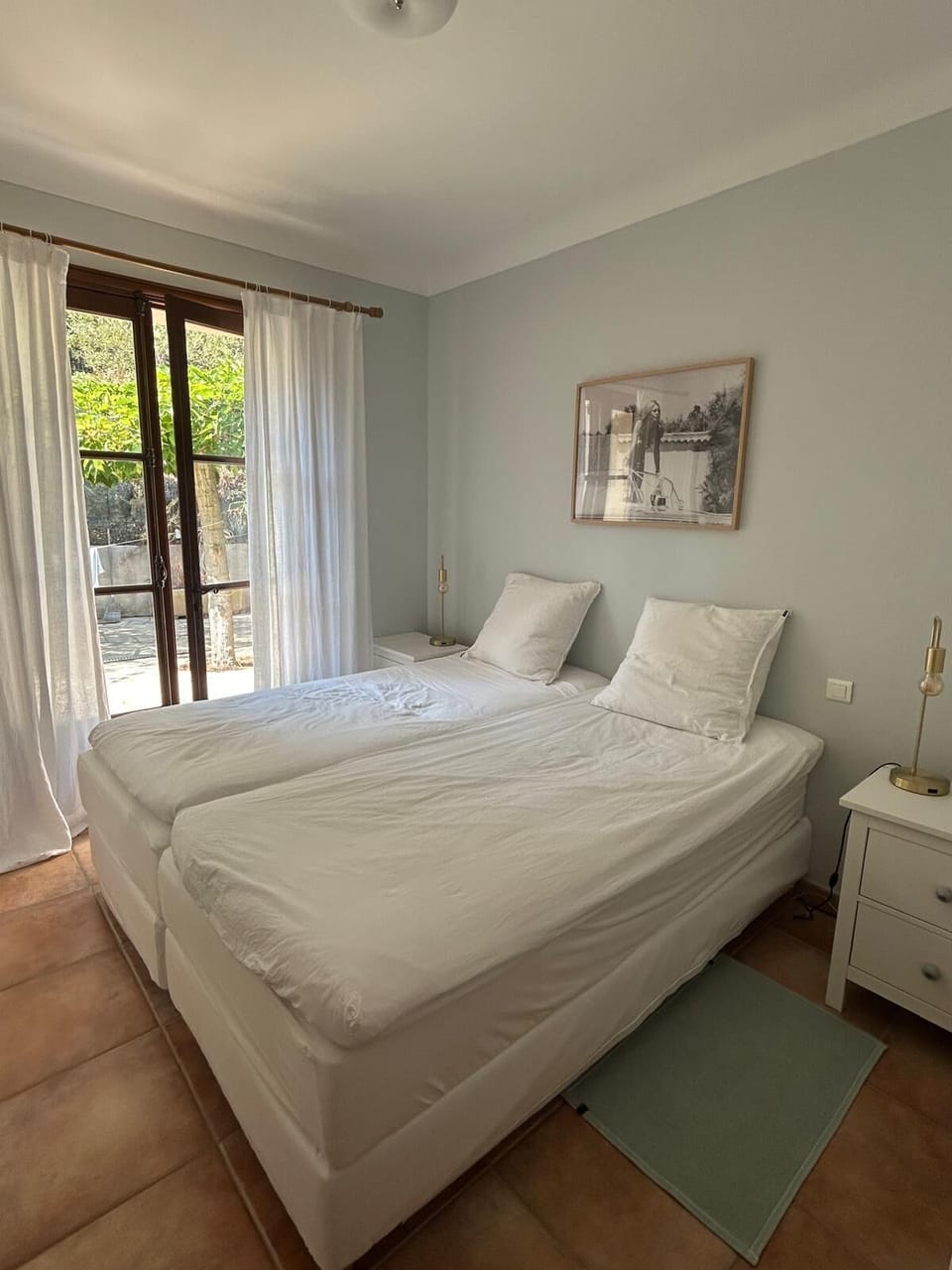 Third bedroom with two beds that can be used as a single bed or two separate.