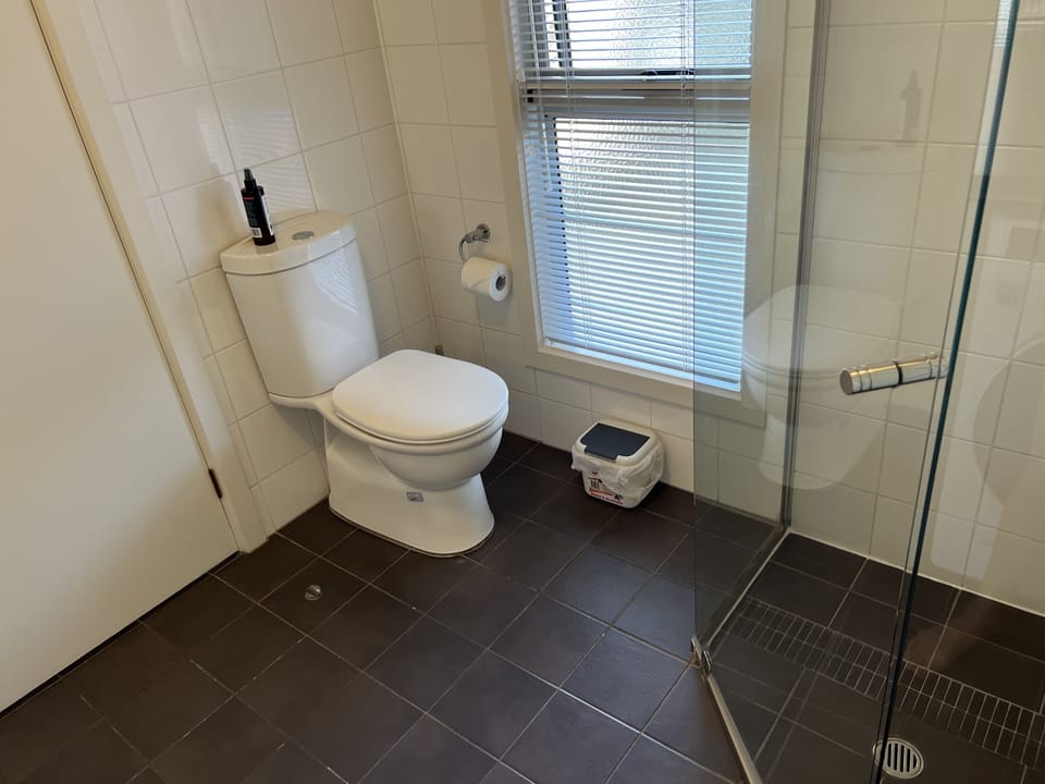 Bathroom/laundry (ground floor)